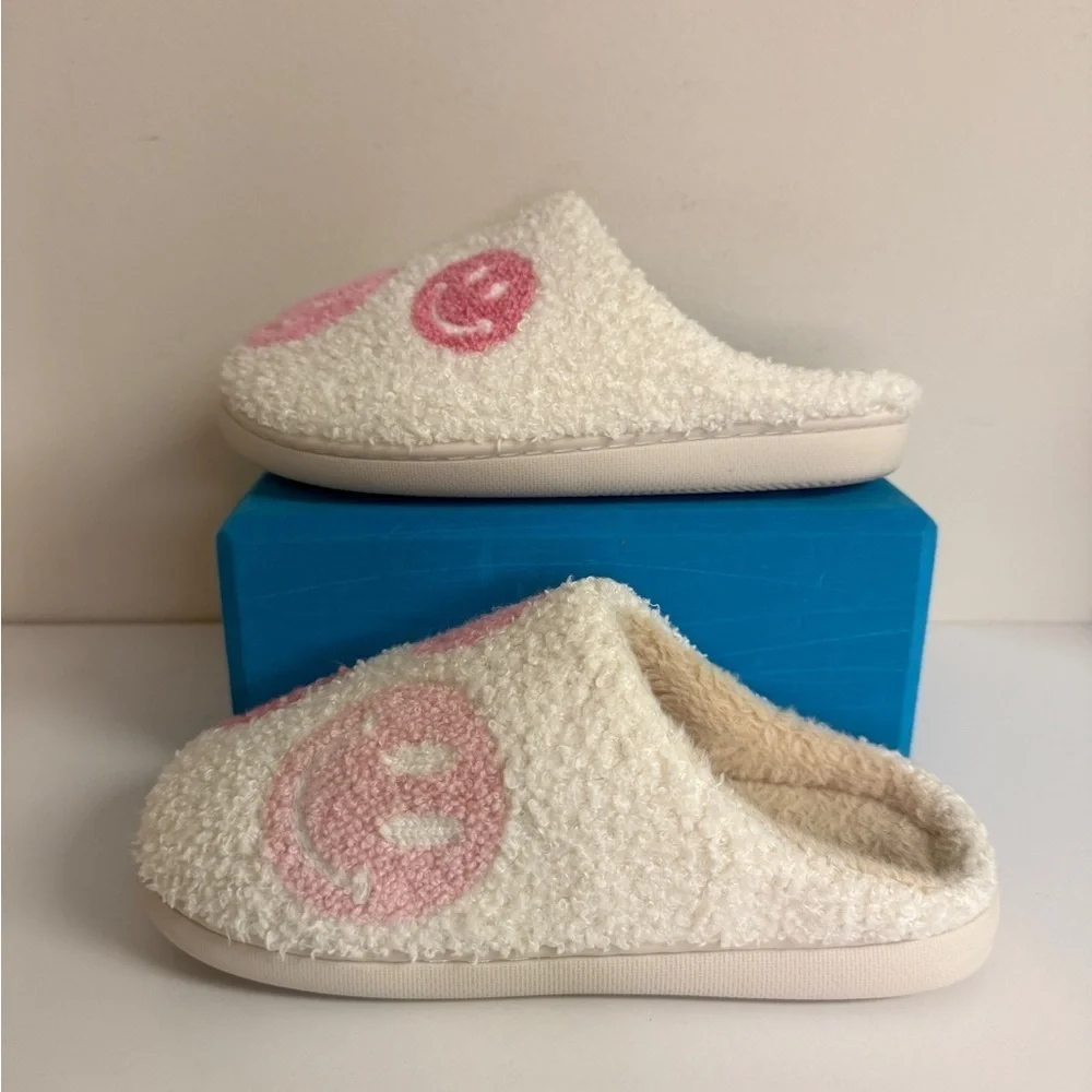 Kids Cozy Pink Smiley Face Slippers, Kids Size 3/4